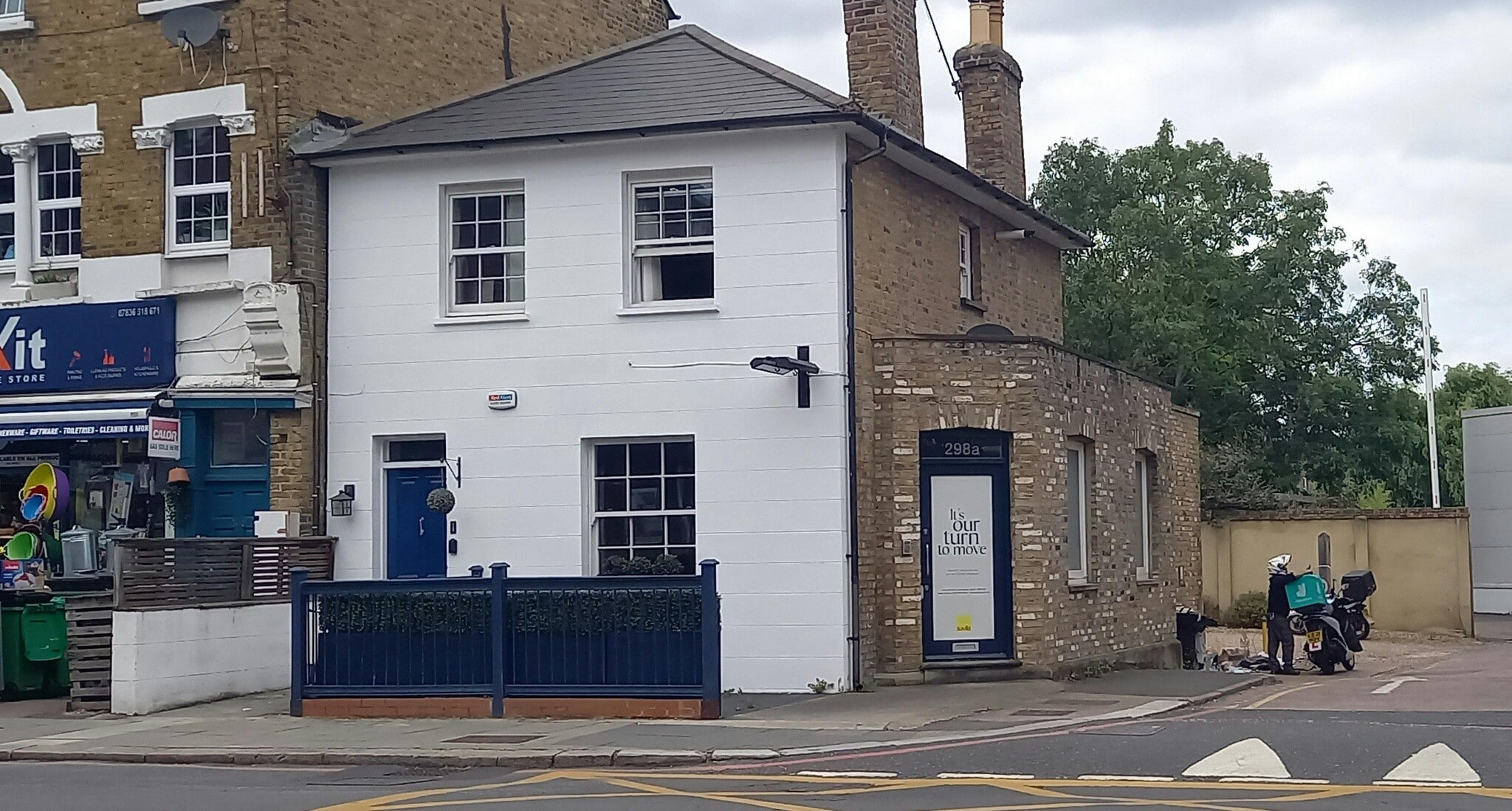 298 Upper Richmond West Rd, London to rent Building Photo- Image 1 of 5