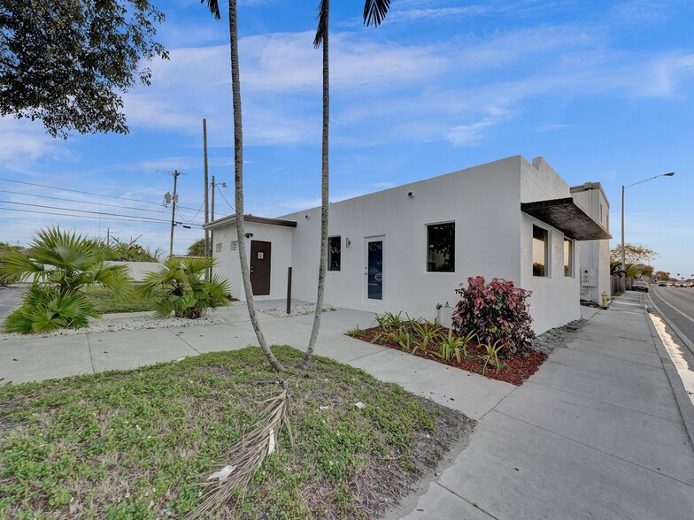 5232 Pembroke Rd, Hollywood, FL for sale - Building Photo - Image 1 of 14