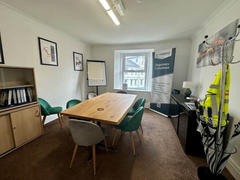 14-16 Peel Rd, Douglas to rent - Interior Photo - Image 3 of 3