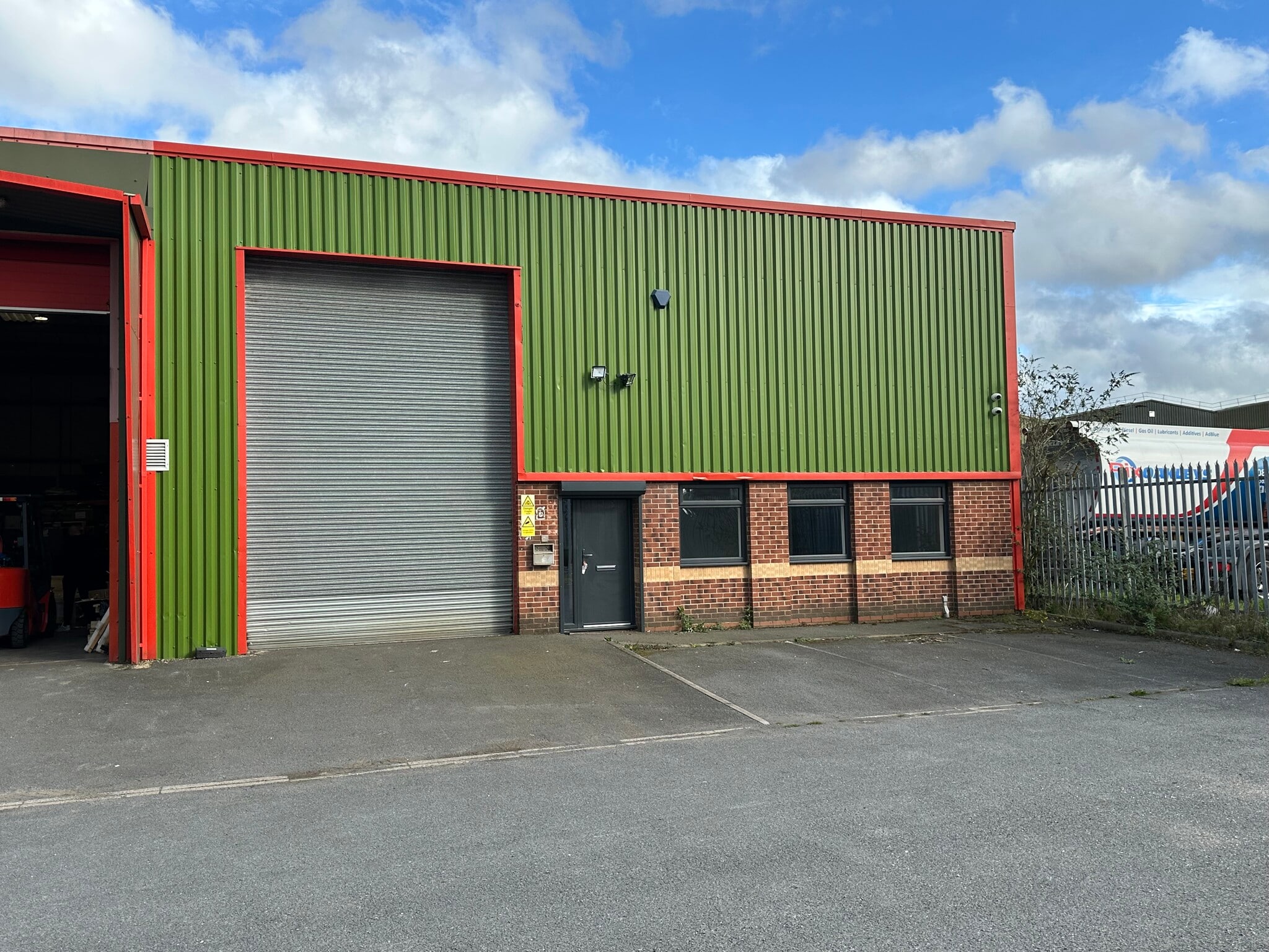 Claymore, Tamworth to rent Primary Photo- Image 1 of 11