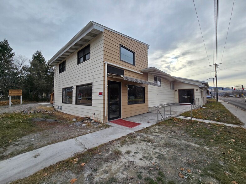 1900 S Russell St, Missoula, MT for rent - Building Photo - Image 2 of 31