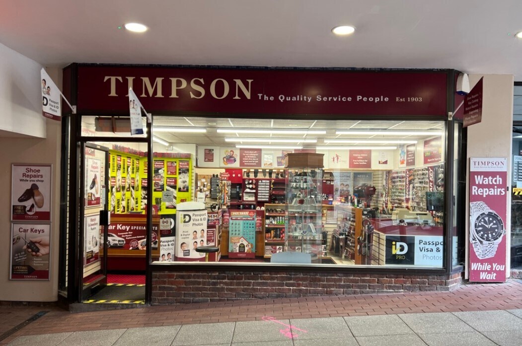 High St, Leatherhead to rent Building Photo- Image 1 of 7