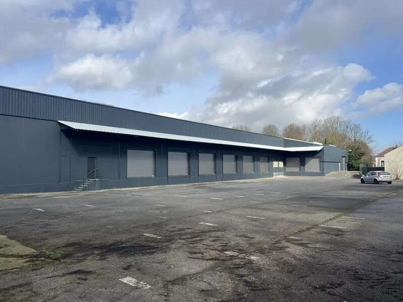 3 Rue Du Stade Sauvanet, Le Mesnil-Amelot to rent Building Photo- Image 1 of 11