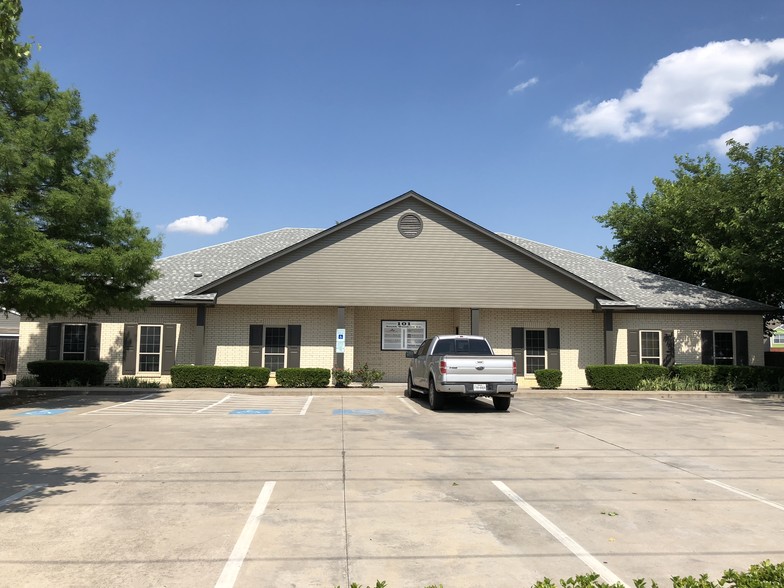 101 S Woodrow Ln, Denton, TX for sale - Building Photo - Image 1 of 1