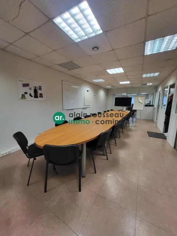 Location Local d'activités 717 m² - Photo 1