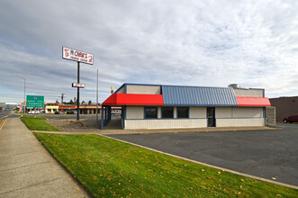 2200-2212 Island Ave, La Grande, OR for rent Building Photo- Image 1 of 2