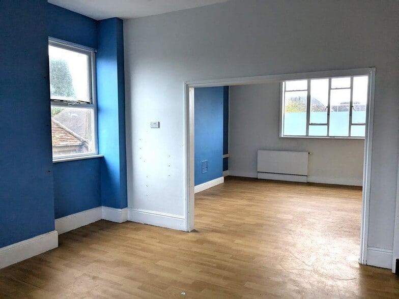 106-108 High St, Godalming to rent - Building Photo - Image 2 of 8