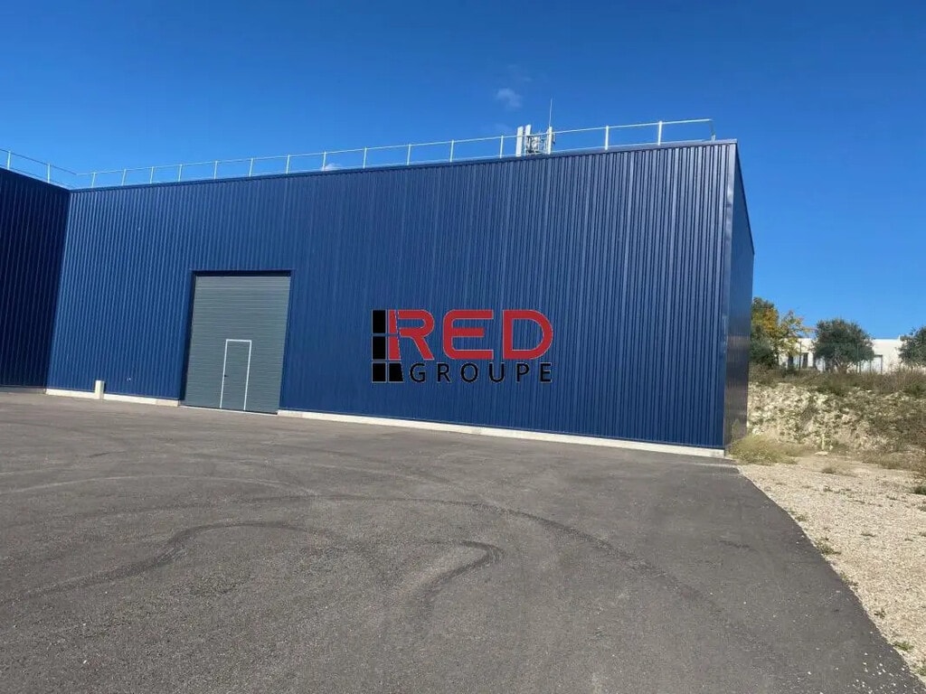Location Entrepôt 1 255 m² - Photo 1