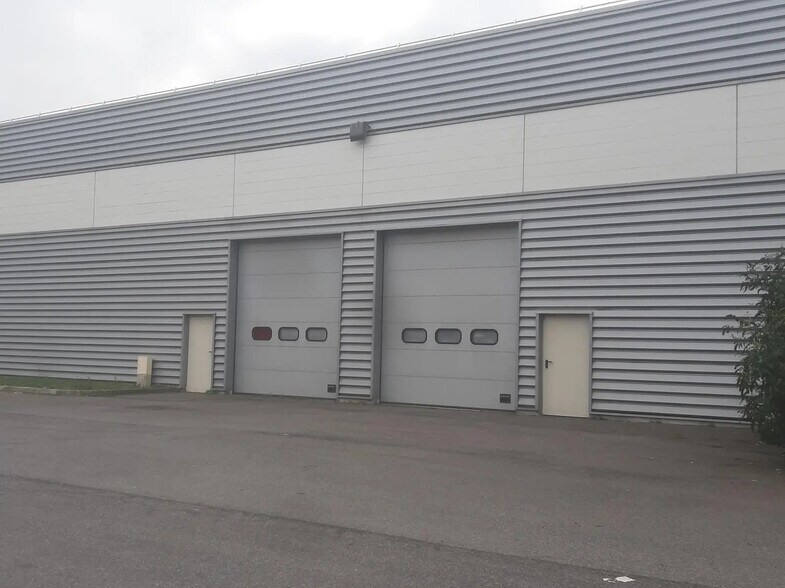 Light Industrial in Lisses to rent - Building Photo - Image 2 of 6