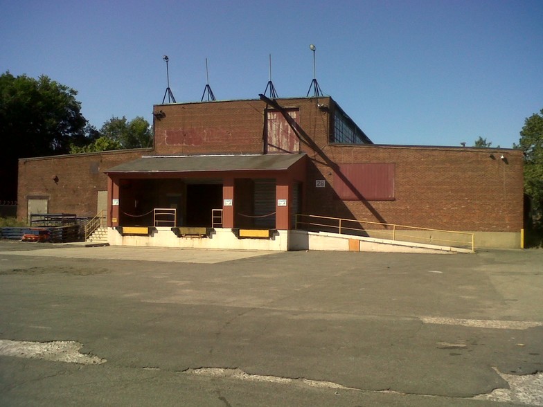 149-151 Randolph St, Passaic, NJ for rent - Building Photo - Image 1 of 2