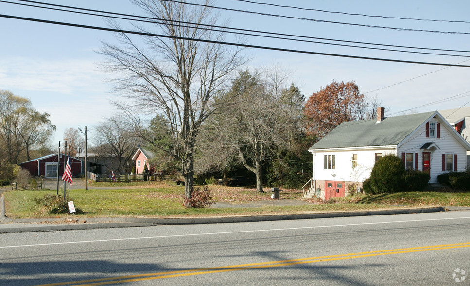 1208-1210 Farmington Ave, Berlin, CT for sale - Primary Photo - Image 1 of 1