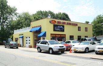 Used Car Dealership-Body Shop- Lease/Buy portfolio of 3 properties for sale on LoopNet.co.uk Building Photo- Image 1 of 9