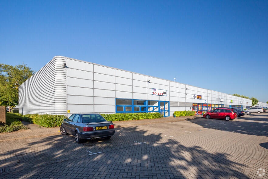 74-84 Tanners Dr, Milton Keynes for rent - Building Photo - Image 1 of 4