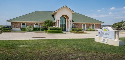 500 Quail Creek Dr, Amarillo, TX for rent Building Photo- Image 1 of 10