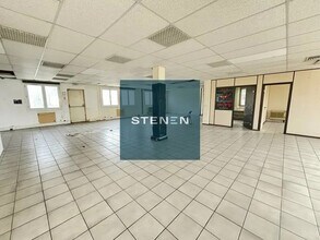 Office in Aubagne to rent Interior Photo- Image 2 of 2