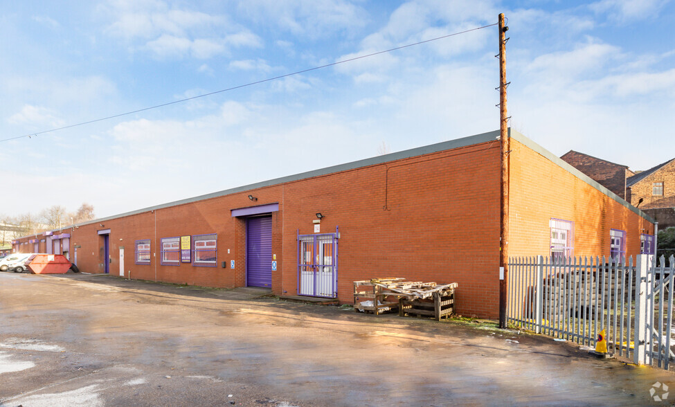 Scott Lidgett Rd, Stoke On Trent for rent - Primary Photo - Image 1 of 2