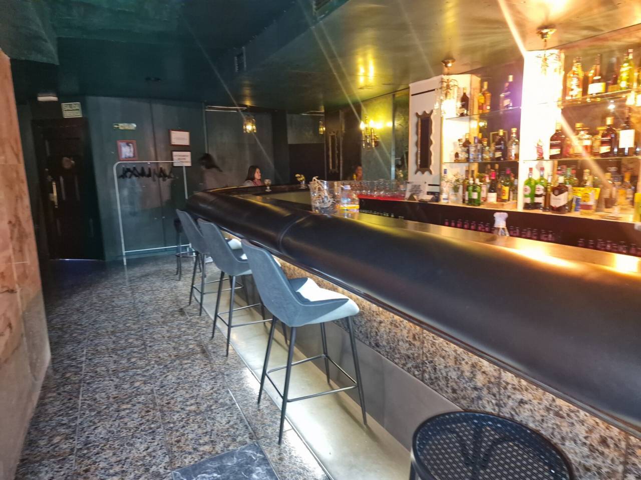 Retail in Barcelona, Barcelona to rent Primary Photo- Image 1 of 2
