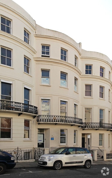 60 Lansdowne Pl, Hove to rent - Building Photo - Image 2 of 3