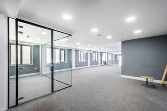 128 Hoxton St, London to rent Interior Photo- Image 1 of 11