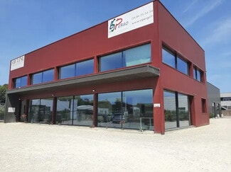 More details for 14 Rue Du Bas Taulet, Pélissanne - Retail for Sale