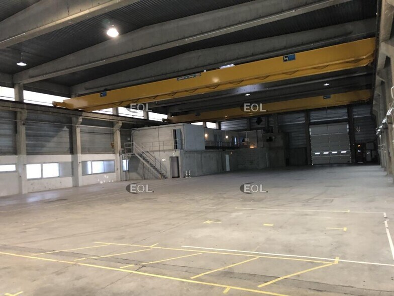 Industrial in Chassieu to rent - Interior Photo - Image 3 of 15