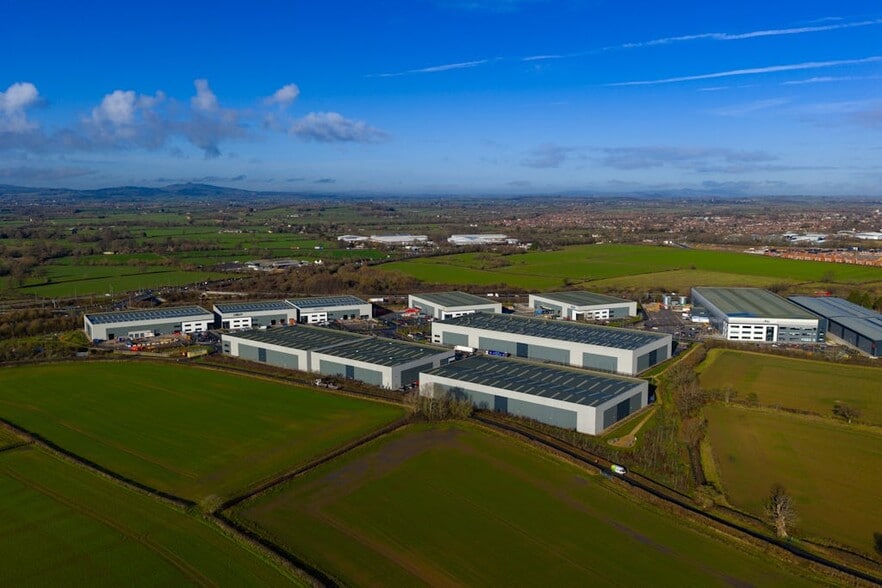 17A Indurent Park, Haresfield to rent - Primary Photo - Image 1 of 1