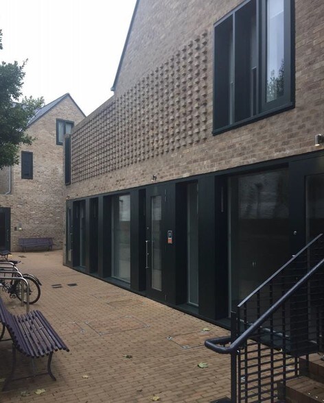 58 High St, London to rent - Primary Photo - Image 1 of 5