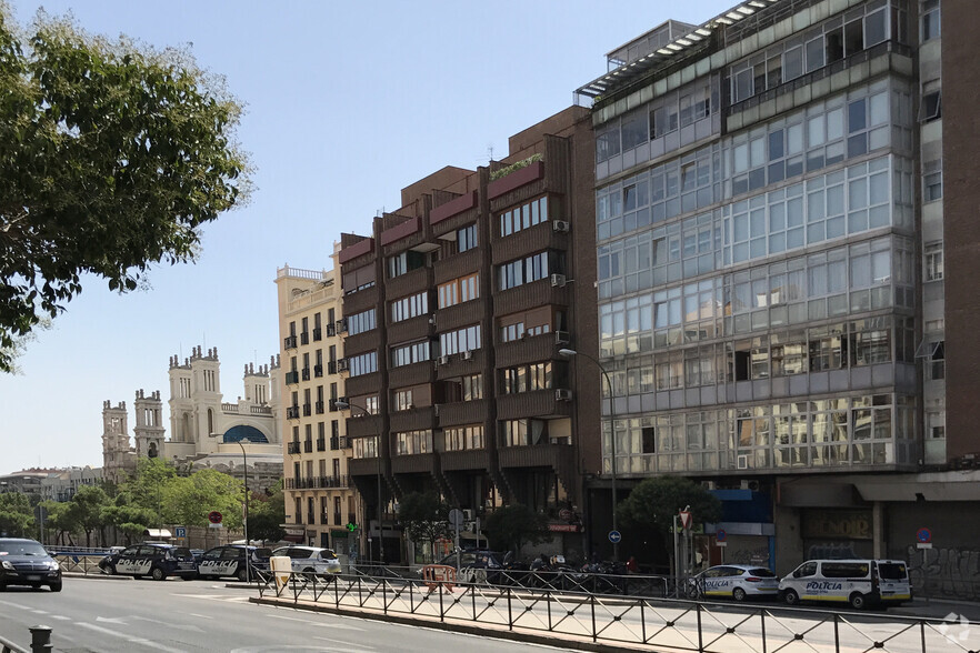 Calle Raimundo Fernández Villaverde, 14, Madrid, Madrid for rent - Building Photo - Image 2 of 2