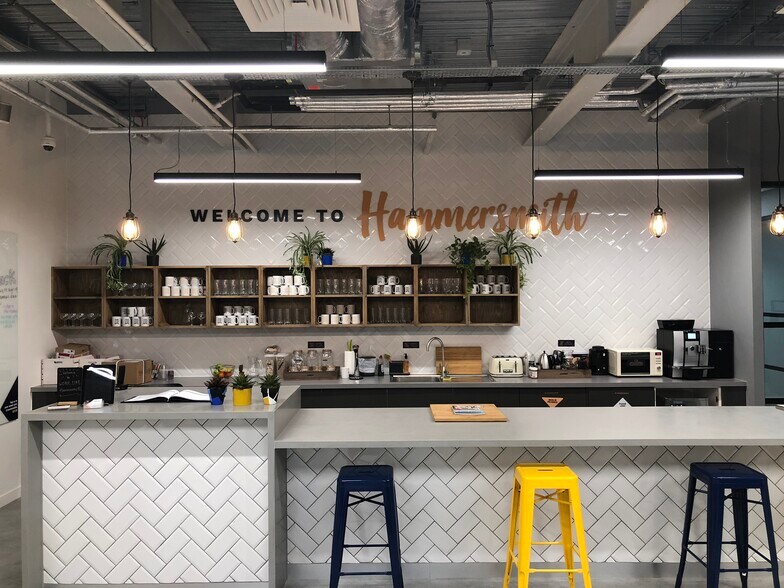 174 Hammersmith Rd, London to rent - Interior Photo - Image 3 of 26