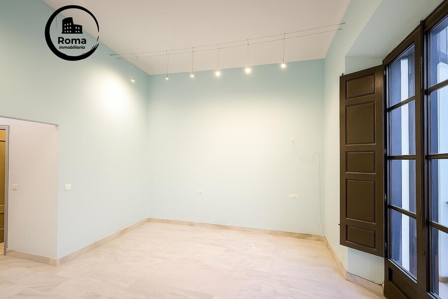 Office in Granada to rent - Interior Photo - Image 2 of 4