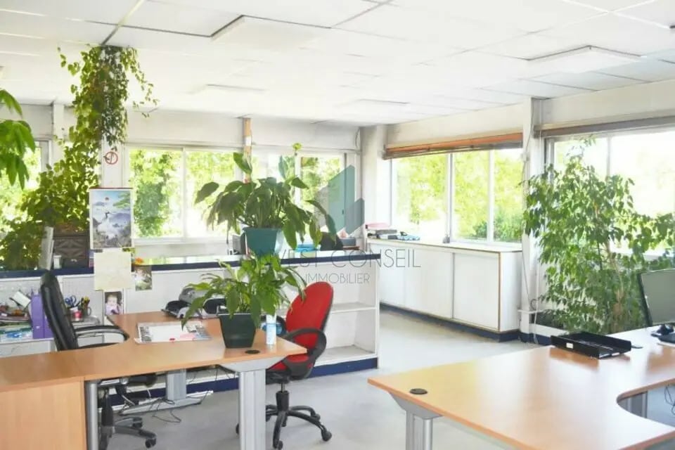 Office in SAINT-OUEN-L'AUMONE to rent Interior Photo- Image 1 of 5