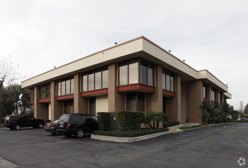 17581 Irvine Blvd, Tustin, CA for rent - Building Photo - Image 2 of 6