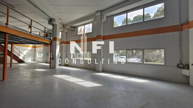 Location Local d'activités 835 m²