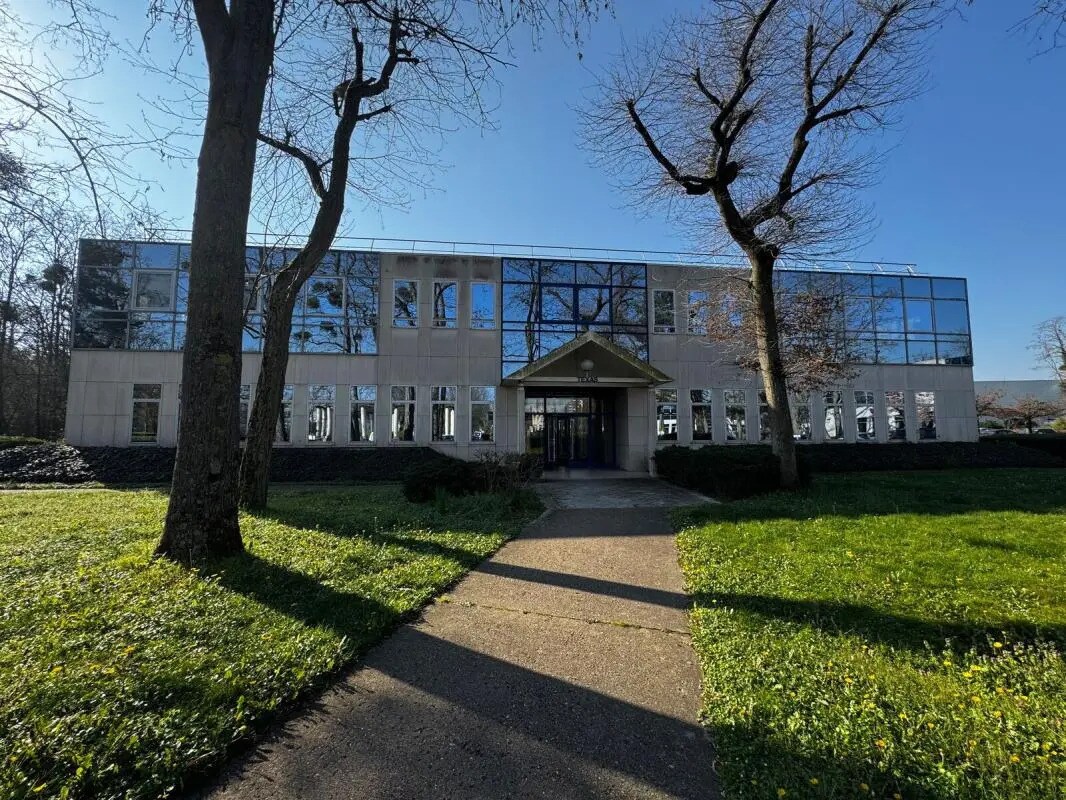 Office in Éragny to rent Building Photo- Image 1 of 11