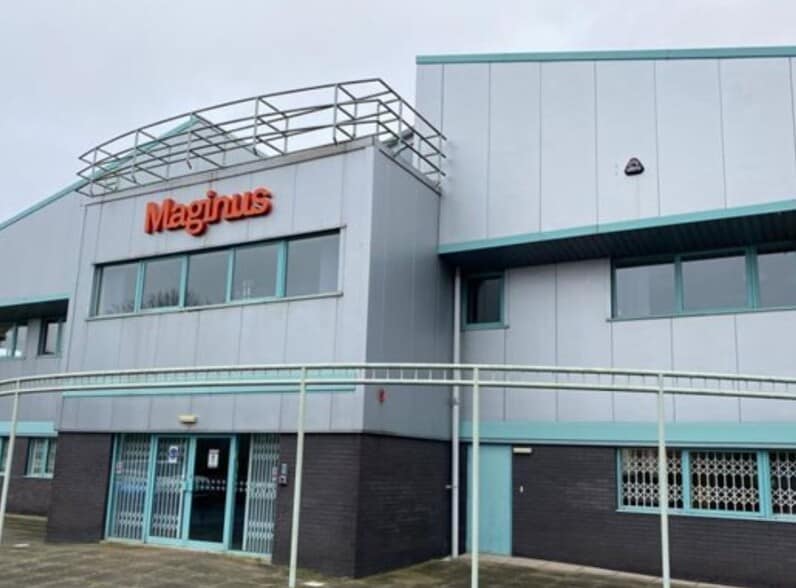 100 Floats Rd, Manchester to rent - Building Photo - Image 2 of 3