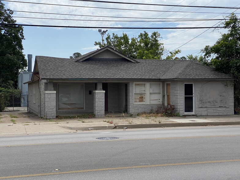 522 N Sylvania Ave, Fort Worth, TX for rent - Building Photo - Image 3 of 9