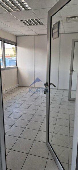 50 Rue Jean Zay, Saint-Priest to rent - Interior Photo - Image 3 of 9