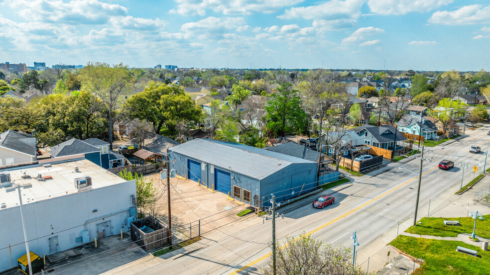 5915 N Main St, Houston, TX for sale - Building Photo - Image 2 of 9