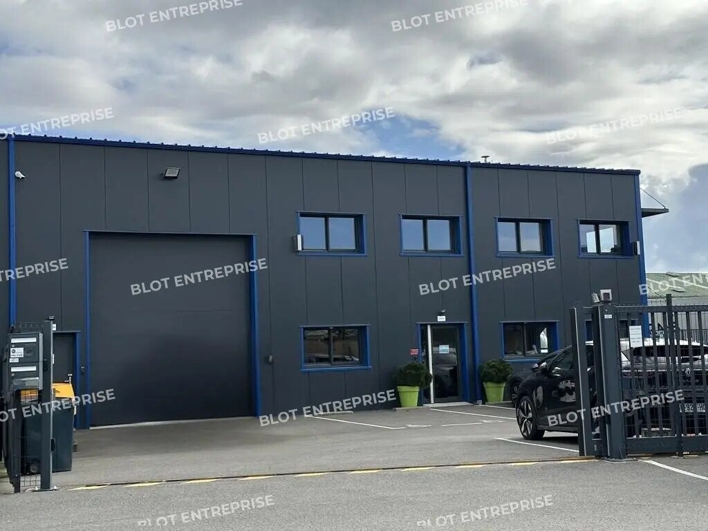 Location Bureaux 590 m² - Photo 1