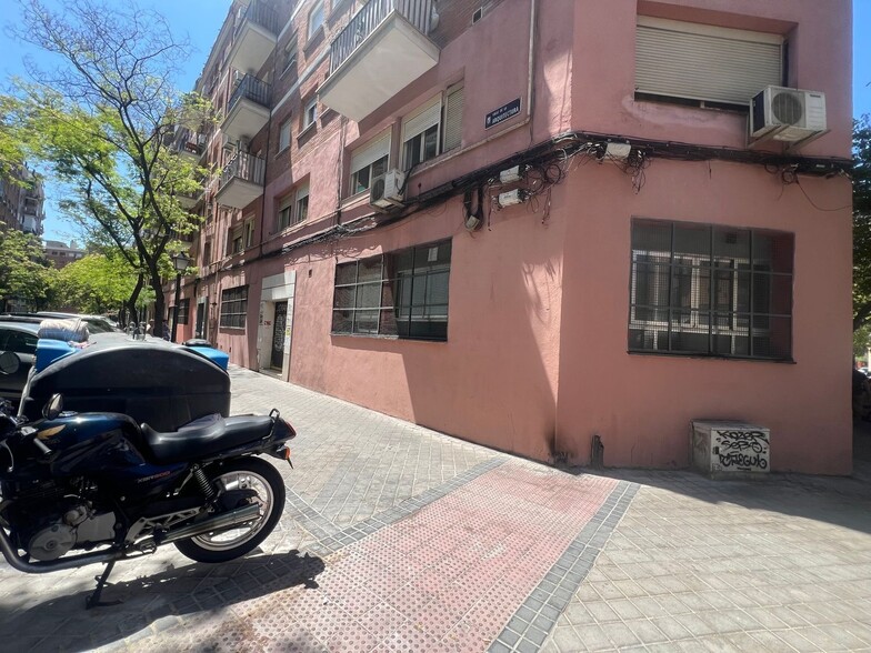 Retail in Madrid, Madrid to rent - Building Photo - Image 1 of 3