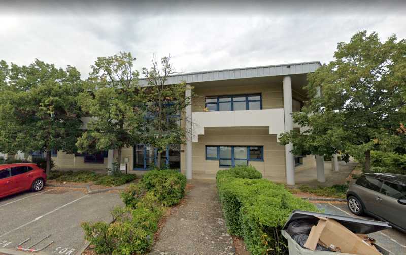 Office in Bron to rent Building Photo- Image 1 of 2