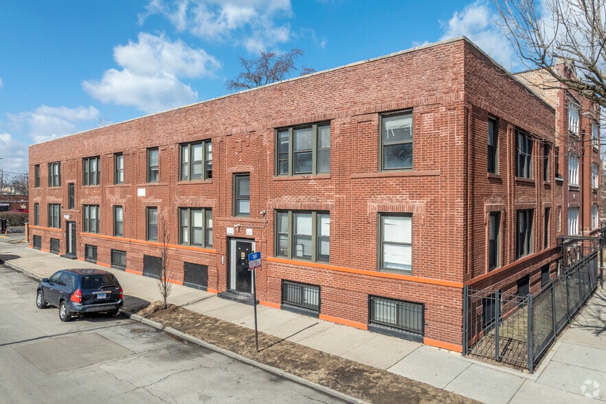 814 E 67th St, Chicago, IL for sale - Primary Photo - Image 1 of 6
