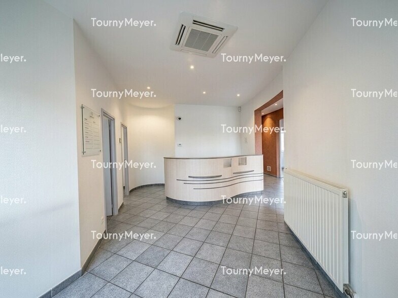 2 Rue Des Bruyères, Saint-Orens-de-Gameville for sale - Interior Photo - Image 2 of 8