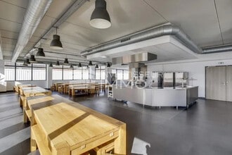 Light Industrial in Ivry-sur-Seine to rent Building Photo- Image 2 of 4