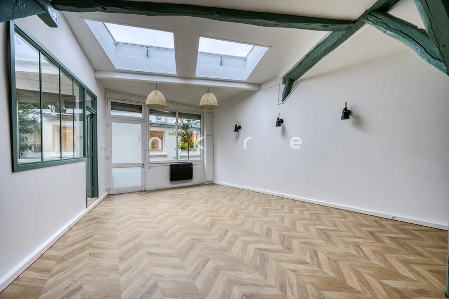 Office in Paris for sale - Interior Photo - Image 2 of 8