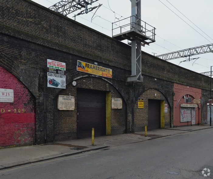 Three Colts Ln, London to rent - Building Photo - Image 2 of 3