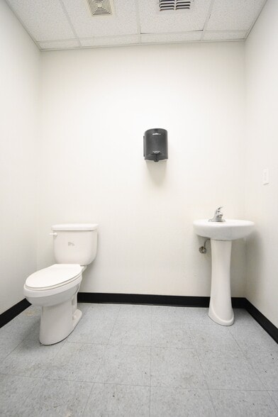 512 Hartman Rd, Victoria, TX to rent - Interior Photo - Image 2 of 12