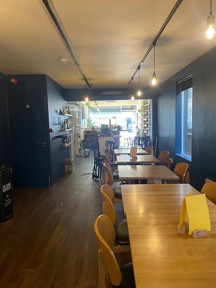 363 Roman Rd, London to rent - Building Photo - Image 3 of 8