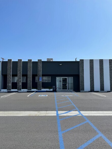 2275 S Grand Ave, Santa Ana, CA for rent - Building Photo - Image 2 of 2