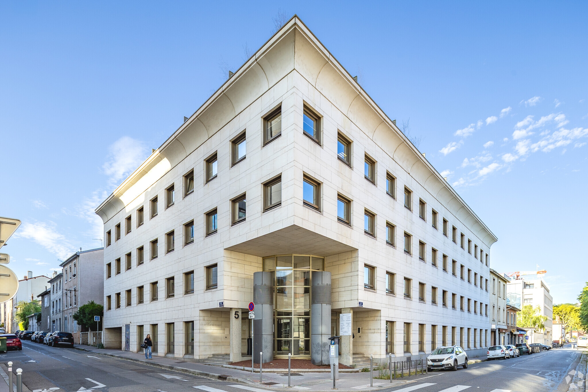 Office in Lyon to rent Building Photo- Image 1 of 7